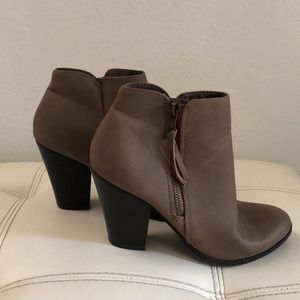 CUTE Brown Booties!